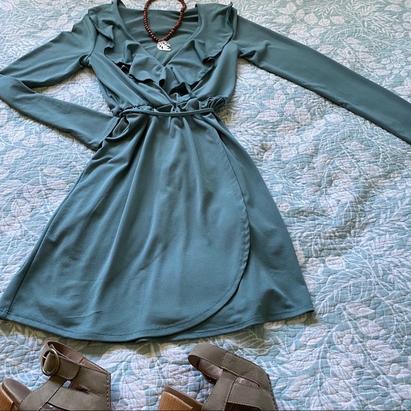 H&M Divided Ruffle Wrap Dress - Picture 2 of 4